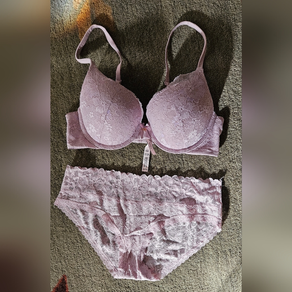 Victoria's Secret 34C Lilac Lace Bra & M Panty Set